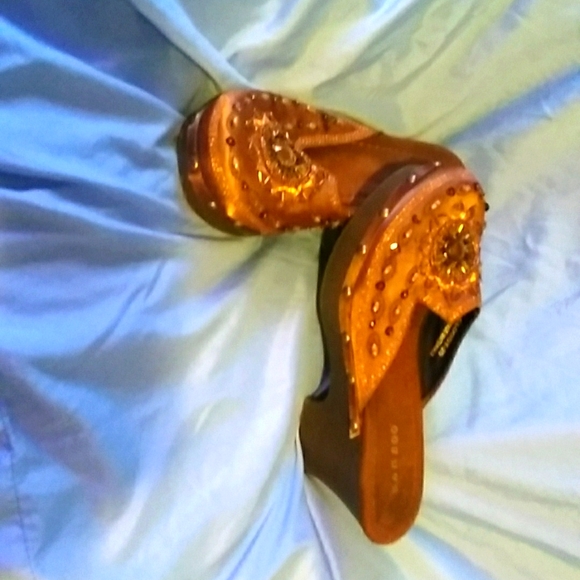 Girls copper sequin shoes small heel cloggers. - Picture 1 of 4